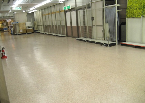 J07HIKI.JPG - 79,123BYTES