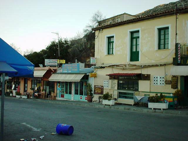 �M���V���E�f���t�B�̒�