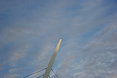 テレポートブリッジの主塔のてっぺんにはカゴがある テレポートブリッジの主塔のてっぺんにはカゴがある