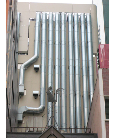 石油コンビナートのようなビル 石油コンビナートのようなビル