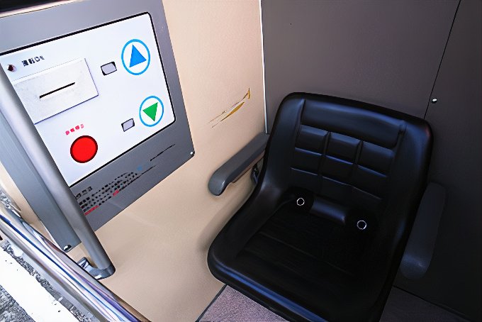 2_cockpit_photos_v2_x2.jpg