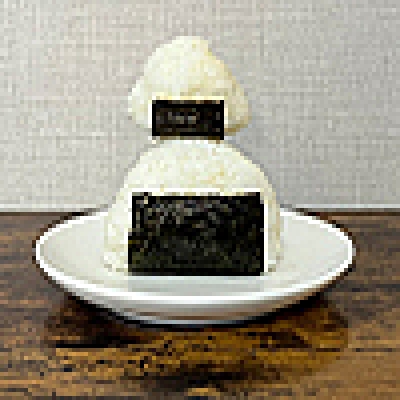 同じ種族の小さいやつが、上に乗っているとかわいい