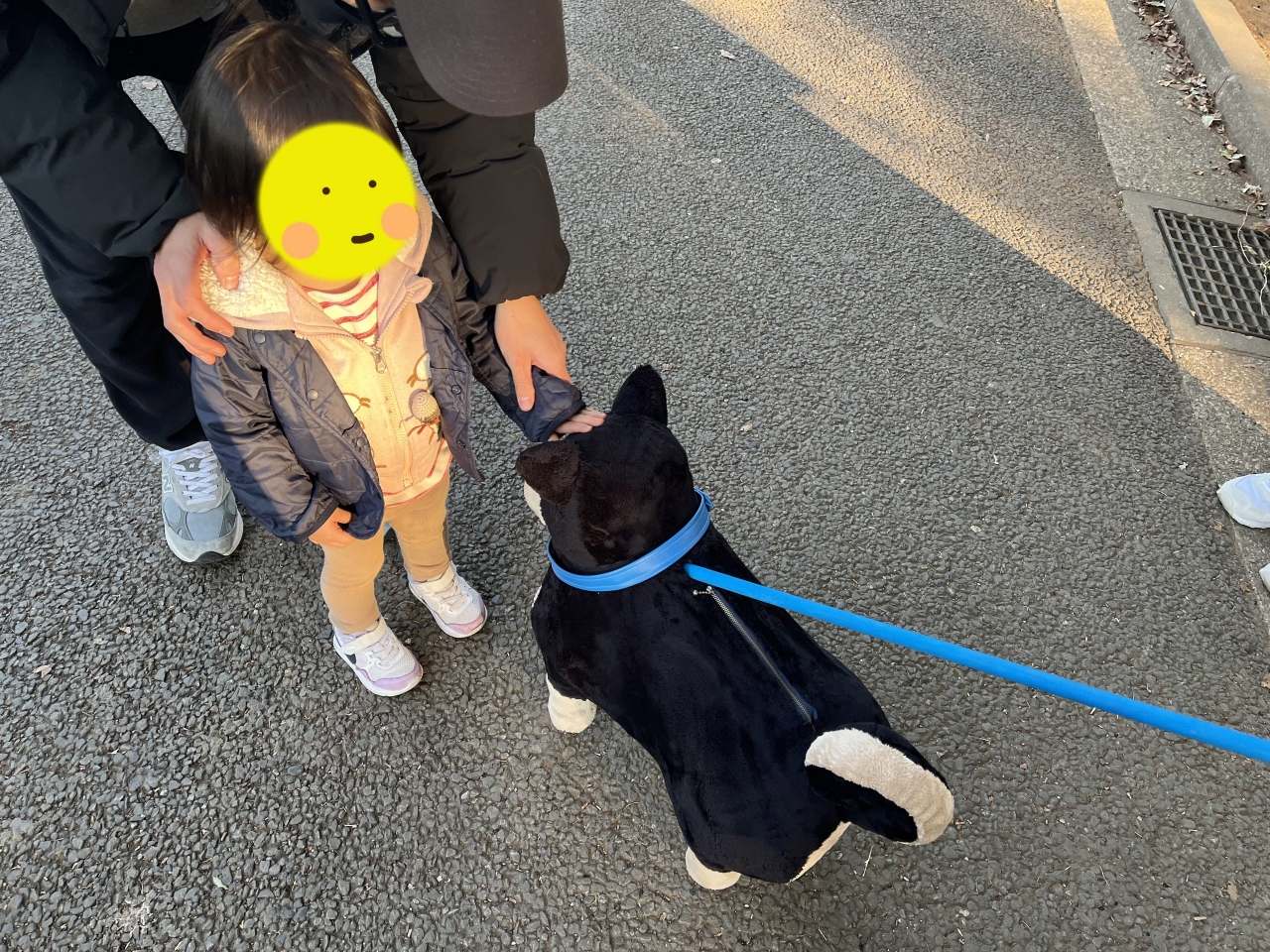 なでなでする子ども.jpeg