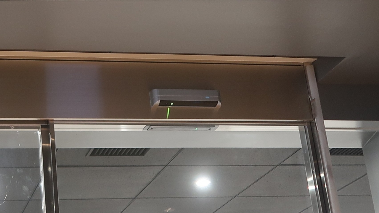 Automatic_door_106.JPG
