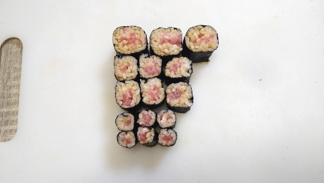 023_サイズ別の巻き寿司.JPG