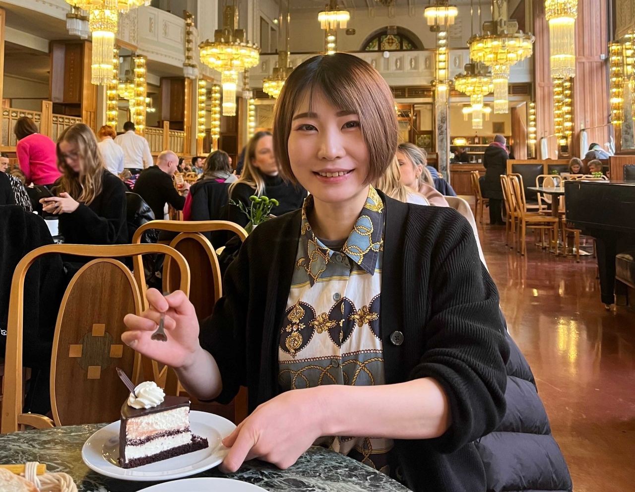 ケーキ食べる.jpg