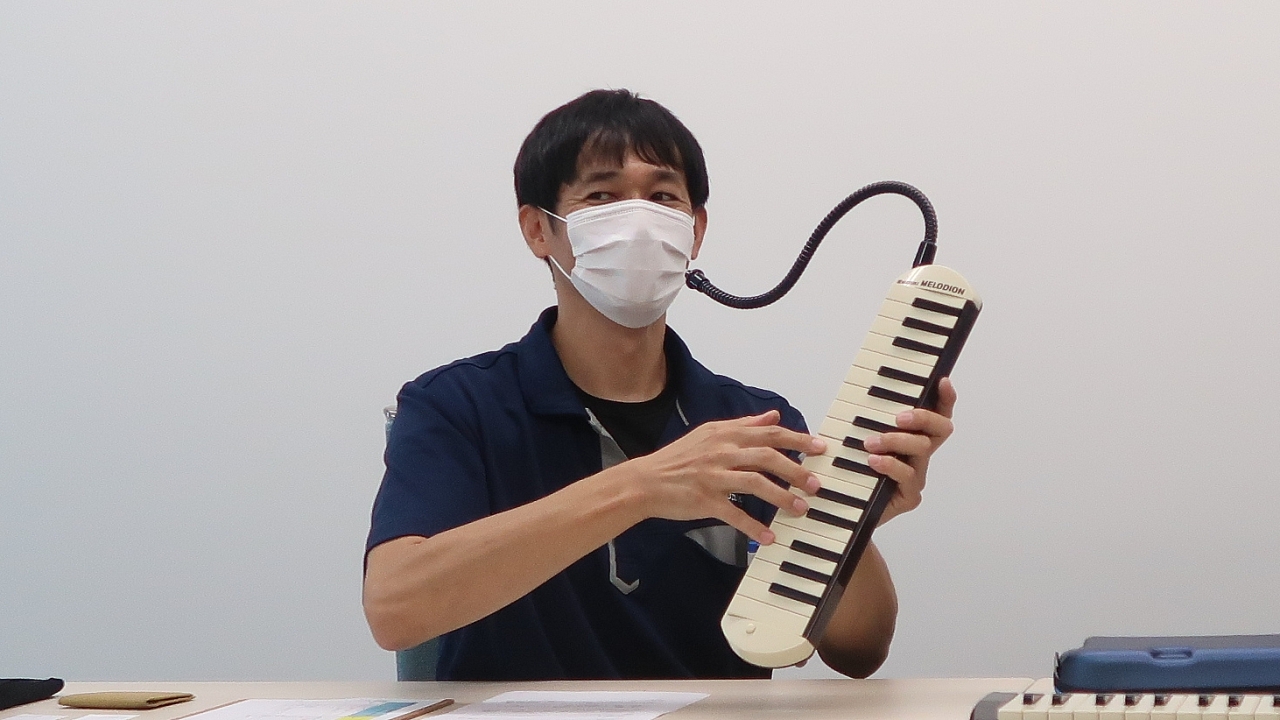 melodion_128.JPG