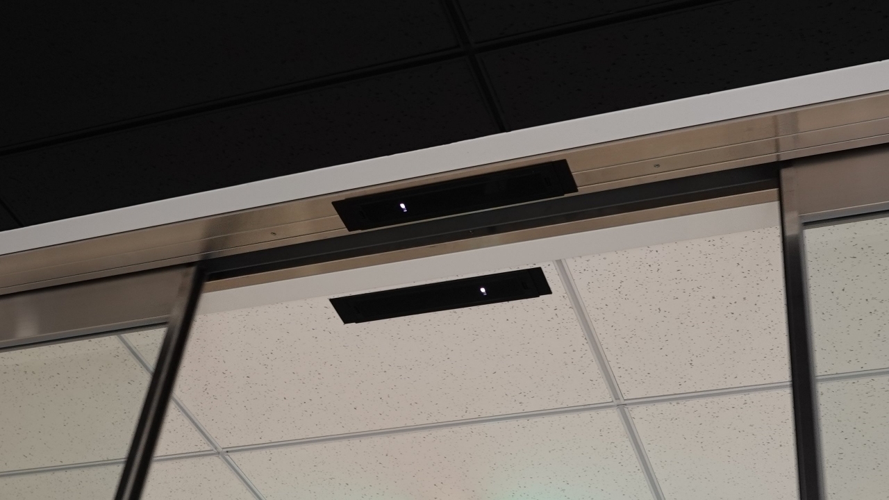 Automatic_door_107.JPG