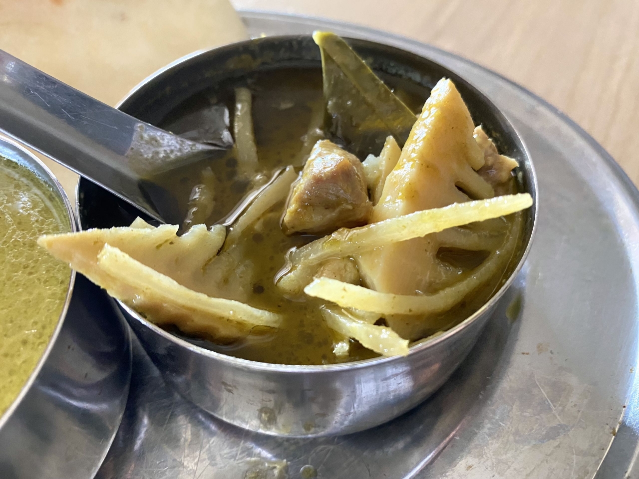 まずはいつものグリーンカレー
