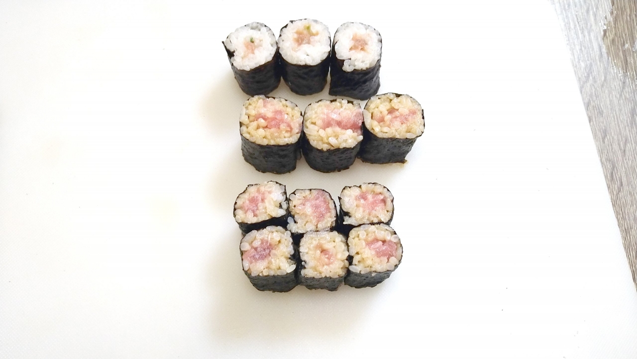 017_できあがった一回り小さい海苔巻き.JPG