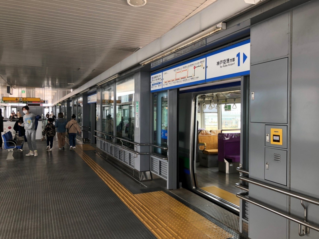 008_駅のホーム.jpg