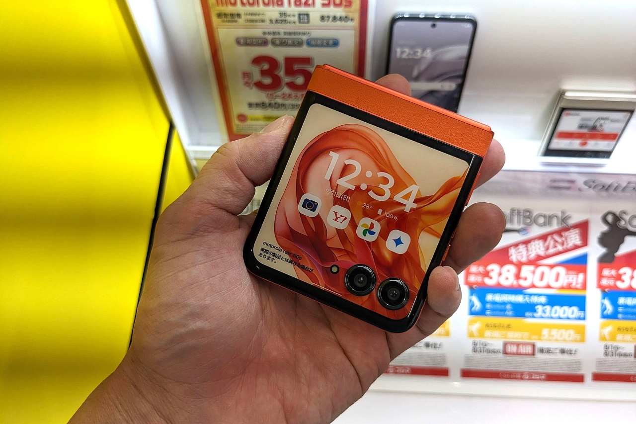 スマホを2台つなげて「なんちゃって折りたたみスマホ」を作る (2/2