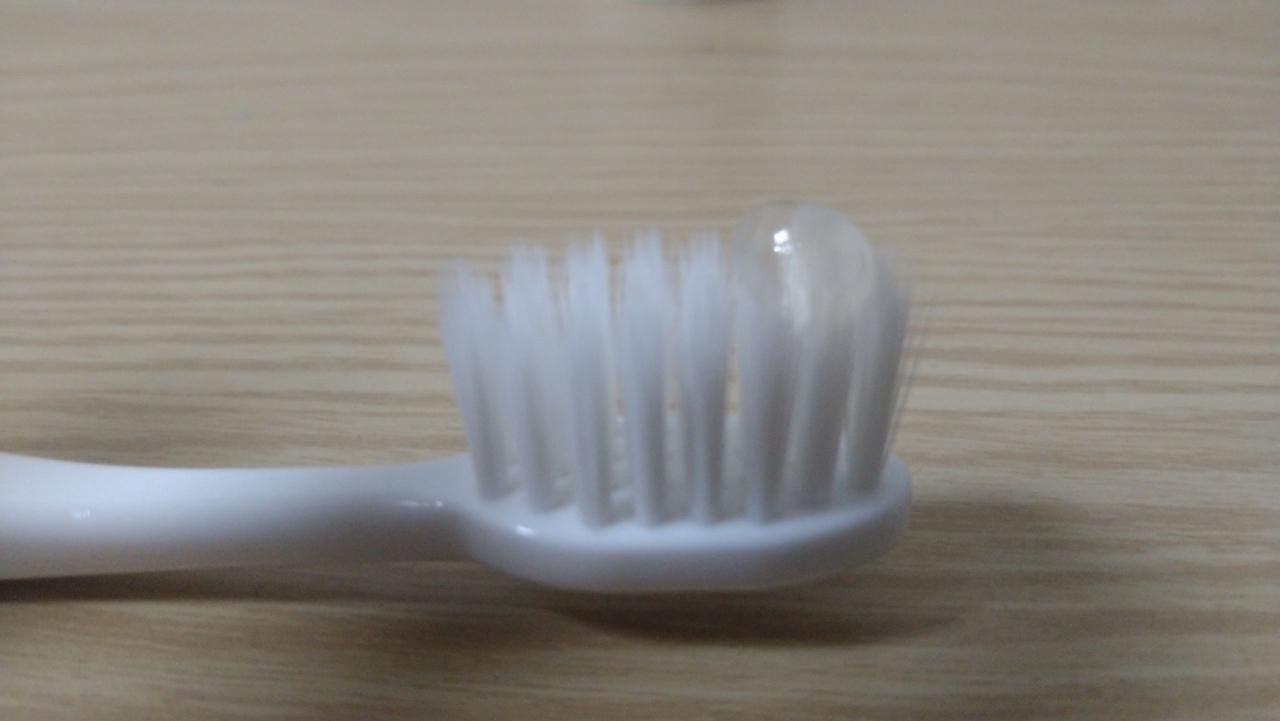 005_歯磨き粉が塗られた歯ブラシ.JPG