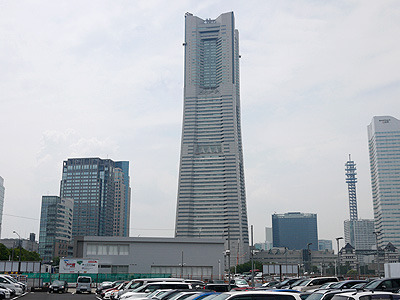 横浜ランドマークタワー……ってこういうのなんですね。東京タワー的な物だと思い込んでた