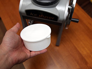 これで氷を作る。製氷皿のブロック氷でも作れるけど。