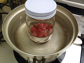 フタをして４０分ほど沸騰した湯で湯煎する。以上。