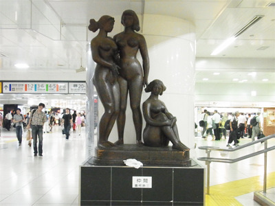 新幹線乗り場近くにあった銅像「仲間」