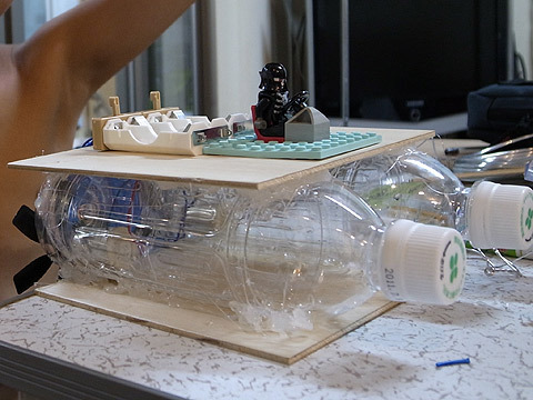 ペットボトルで作ったガラス細工船