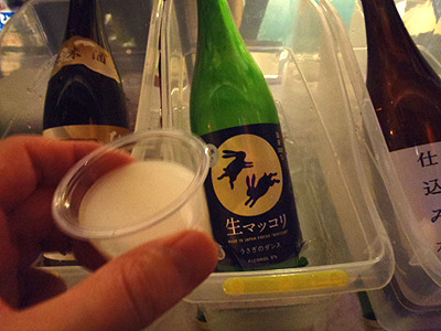 日本酒の蔵の作るマッコリなんてものもありました。美味しかったのは覚えていますが、どのように美味しかったかが思い出せません。今度買って飲む。