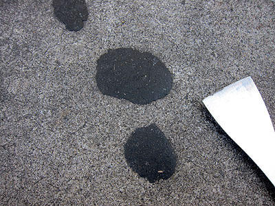 こういう滑らかなコンクリートはガムを剥がしやすい。
