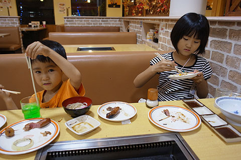 実際のところ、食べ放題の店では子供は麺類をよく食べている。