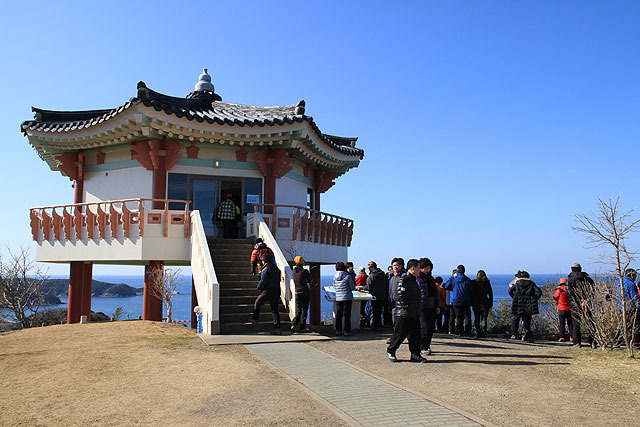 ここにも韓国人観光客のご一行がやって来た。