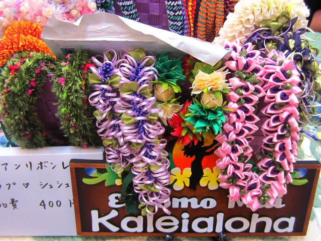 ハワイアンリボン教室等も開催されてました。ハワイには、独特にリボンを編みこむ文化があるのですよ。キレイー！