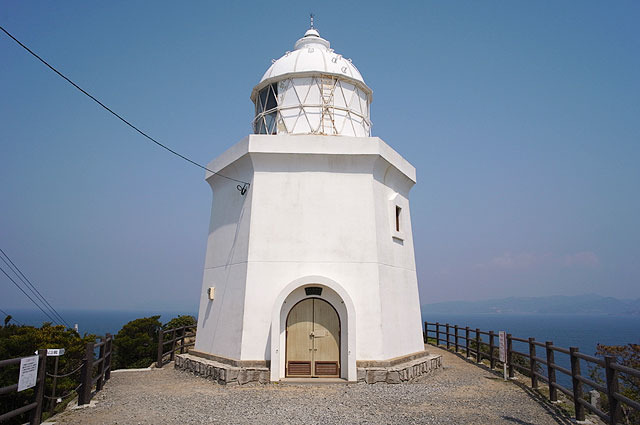 伊王島灯台。1866年、英米仏蘭4カ国と結んだ江戸条約で作られた全国8灯台の１つ。