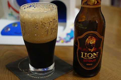 ライオン・スタウト。最近これにハマってる。スリランカのビール。