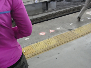 阪神線と近鉄線の快速電車の乗車位置ここです