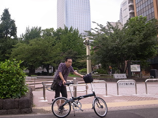 今日は自転車で都会を回ります