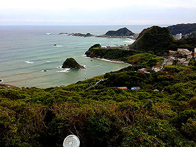 これが名高い「鴨川松島」である。正直「ふーん」以上の感想は出てこない。