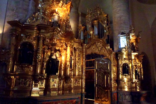 スペインの教会はどこも祭壇が金ピカ