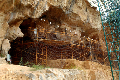 この洞窟に初期人類が住んでいたのだ