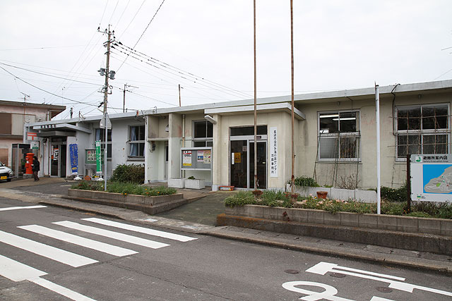 郵便局と行政センターの事務所。