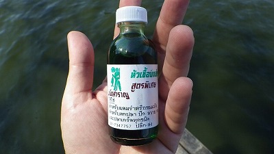 緑色の液体…。