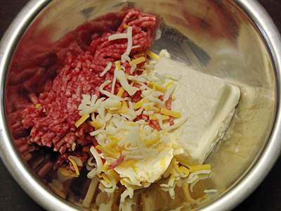 具は水切りした豆腐と合挽き肉とチーズにしてみました。
