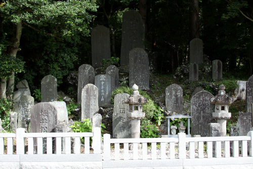 境内には富士講の記念碑も置かれている