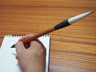 墨を擦るのが面倒なとき用のペン。