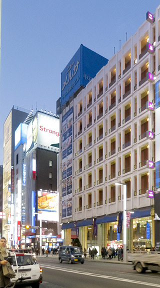まずはニューメルサ。日本で最初に「ビル内に専門店街を作る」というコンセプトで始まった、名鉄による商業施設「メルサ」の銀座における拠点。1977年開業。そしてこれは「かわいいビル」だ！