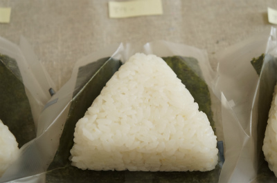 お米が立ってる、というのだろうか。米粒の形がそのまま残っており、型崩れしていないのがこちらだ。（デイリーヤマザキ）
