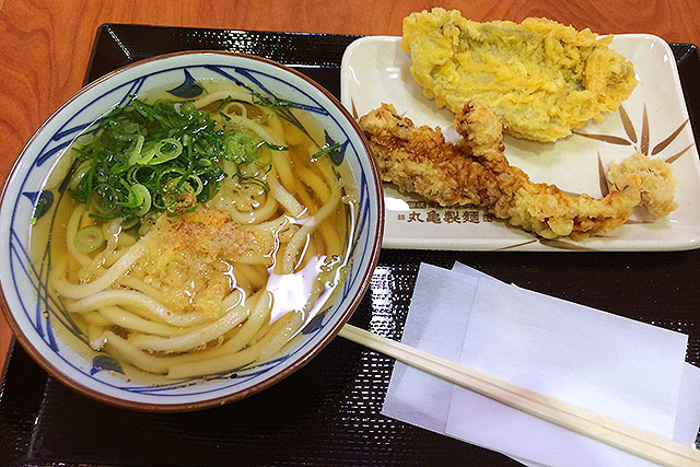 かけうどん並に、カレイと鶏の天ぷら。