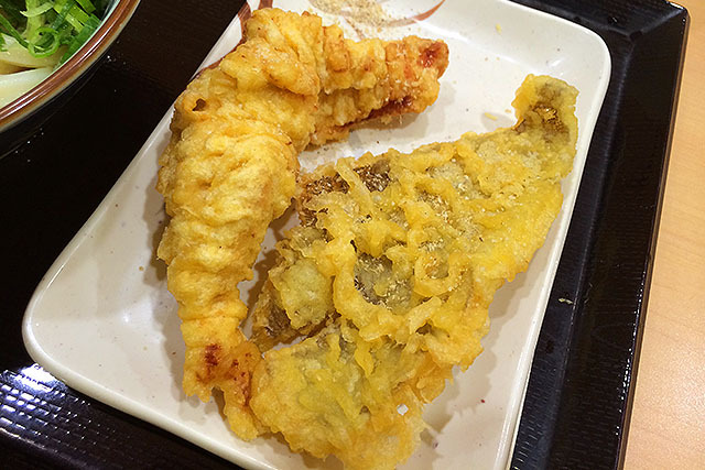 丸亀製麺はうどんも美味いが天ぷらもハイレベルだ。