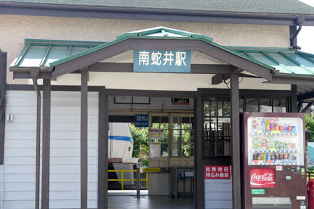 製糸場の最寄り駅からローカル線で数駅行った「南蛇井駅」