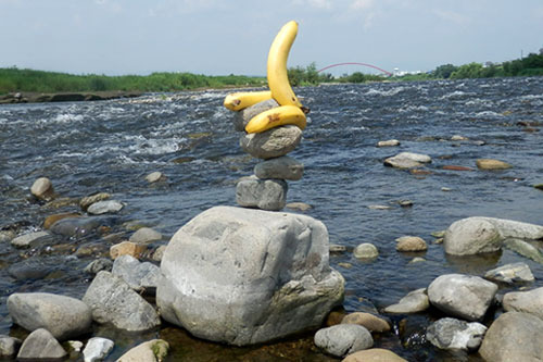石と水とバナナが一体化した瞬間