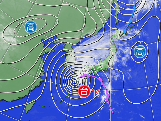 台風19号は13日（月）に鹿児島県に上陸。高気圧に割り込んで北上してきた。