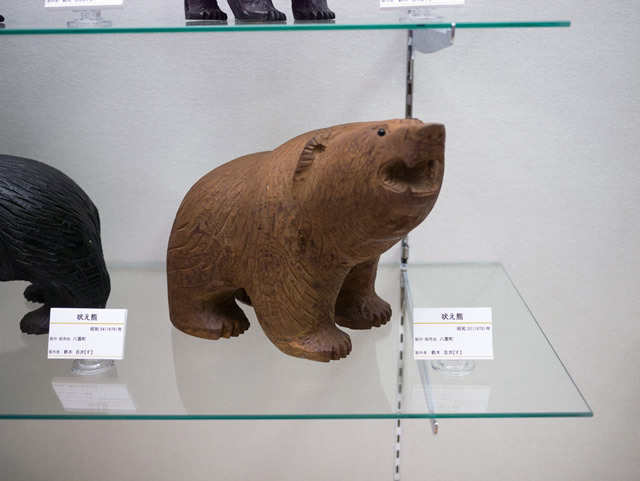 独学で技術を習得した鈴木吉次の熊は顔立ちが独特。