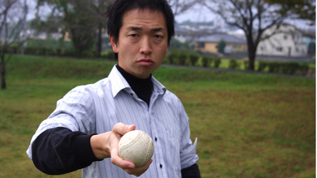 運動嫌いな加藤さんは学校の先生で、最近まで野球部の監督を任されていました（詳しくはこちら）。