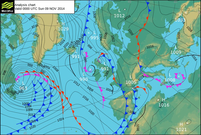 イギリス気象局の天気図。前線を何本も多く引くのが特徴。 人によって国によって、前線に違いが出る。