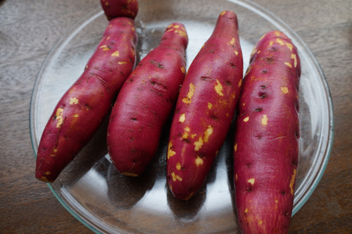 あらたに焼き比べるべく、今度はこぶりな芋を用意した